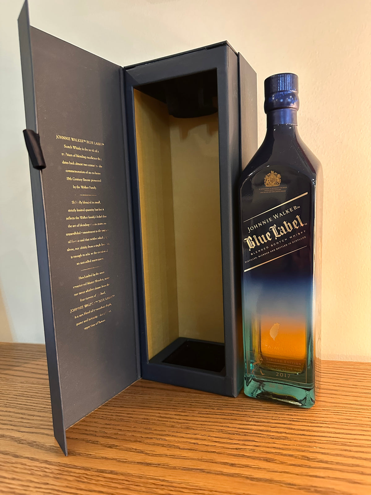 2017 Johnnie Walker Blue Label Limited Edition Year of the Rooster Blended Scotch Whisky 750ml