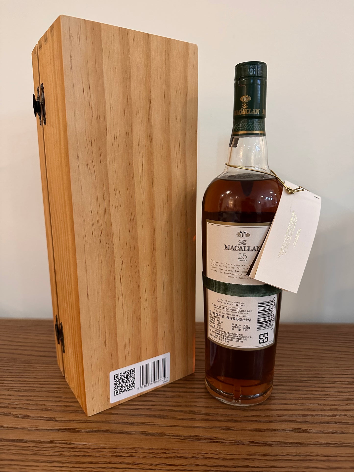 Macallan Fine Oak 25 Year Old Single Malt Scotch Whisky (Green Label, Wooden Box) 700ml