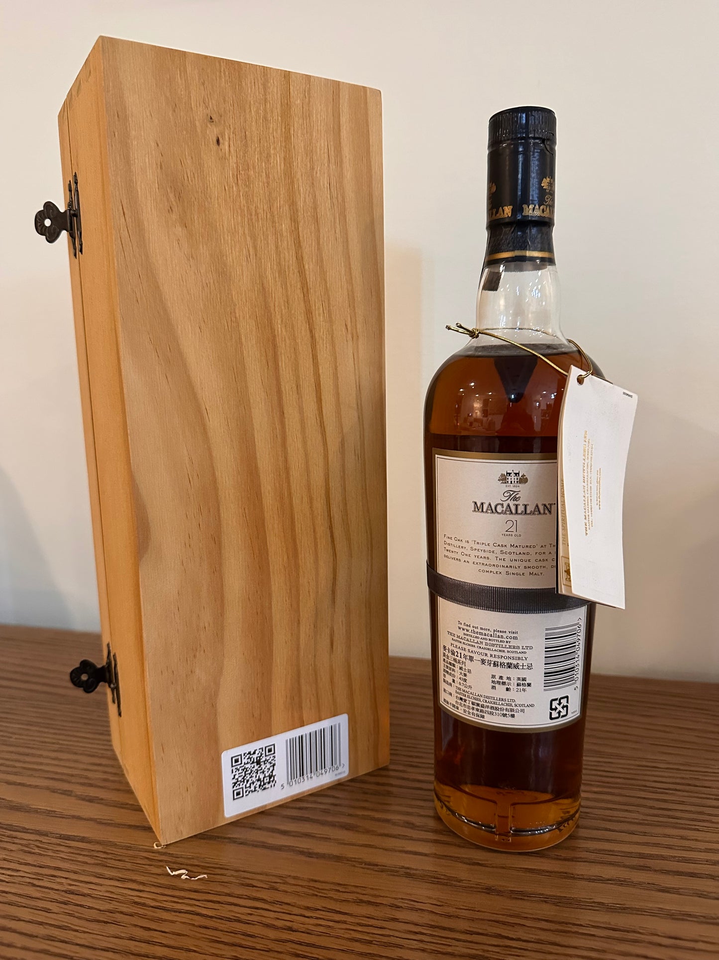Macallan Fine Oak 21 Year Old Single Malt Scotch Whisky (Wooden Display Box) 700ml