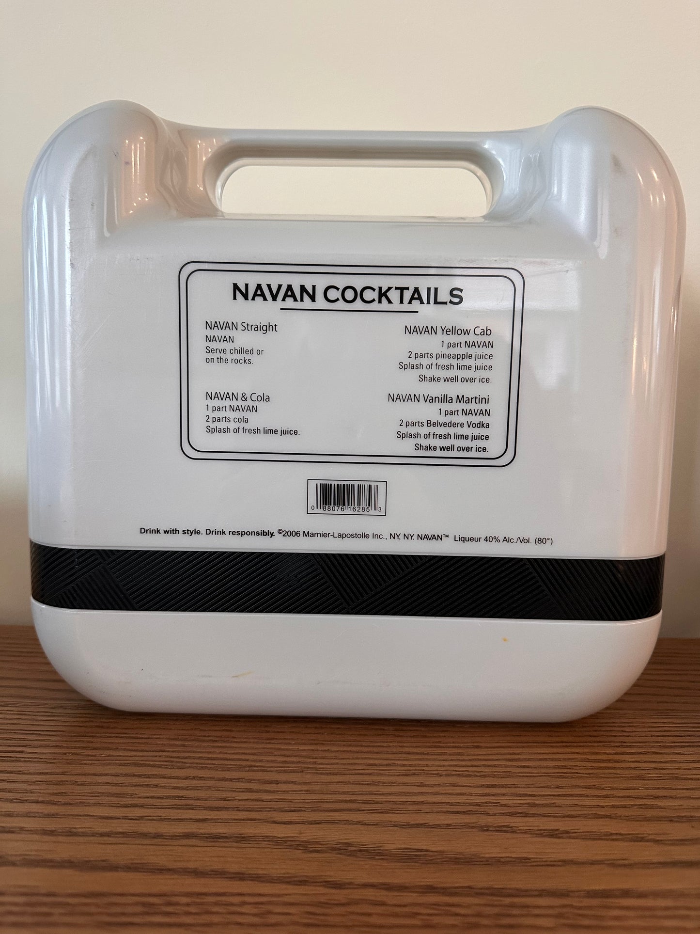 Grand Marnier Navan Natural Vanilla Liqueur 750ml Gift Set w/ Snifter Glasses