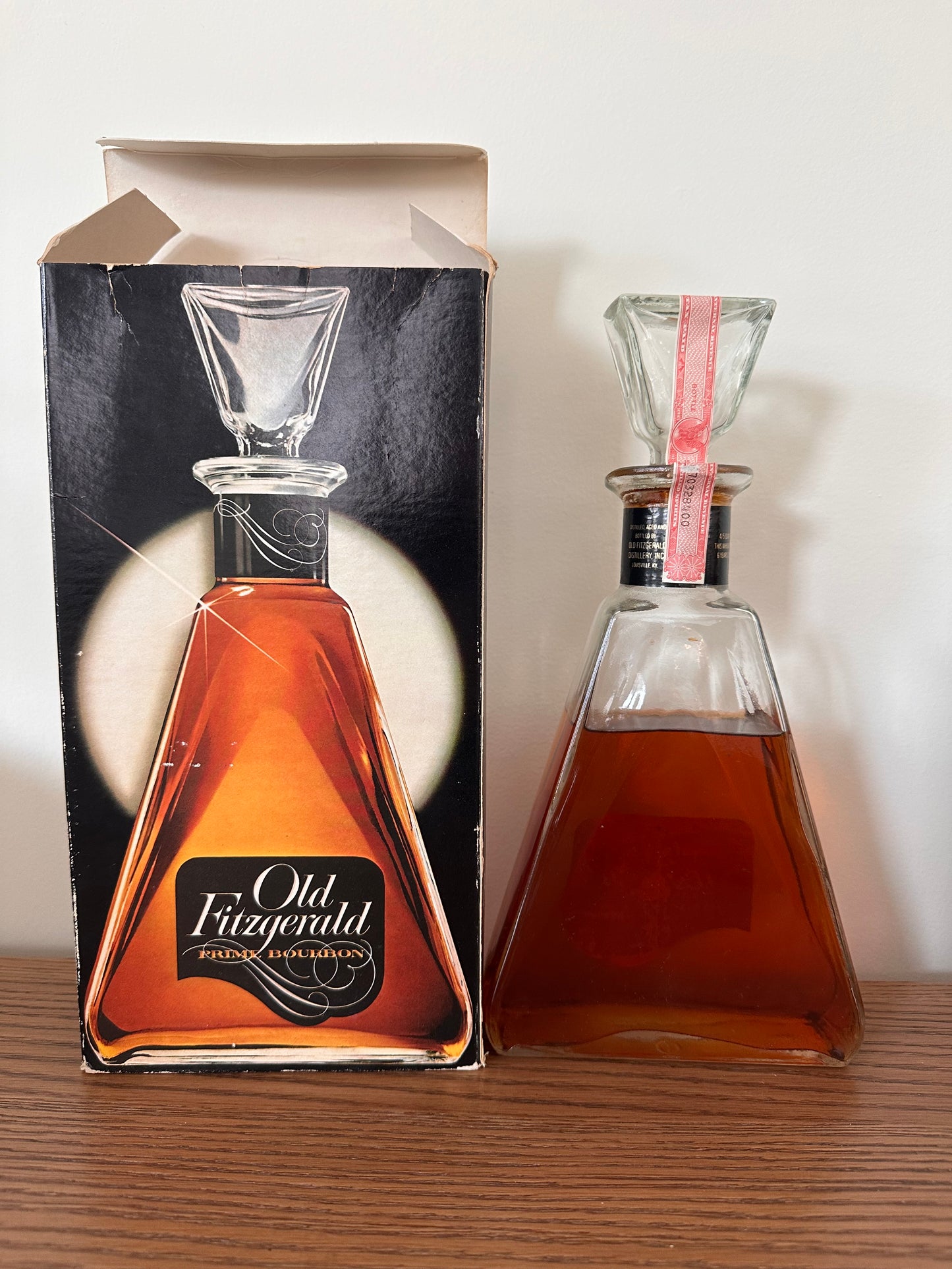 1976 Old Fitzgerald Prime Kentucky Straight Bourbon Whiskey Full Triangular Decanter 4/5 Quart