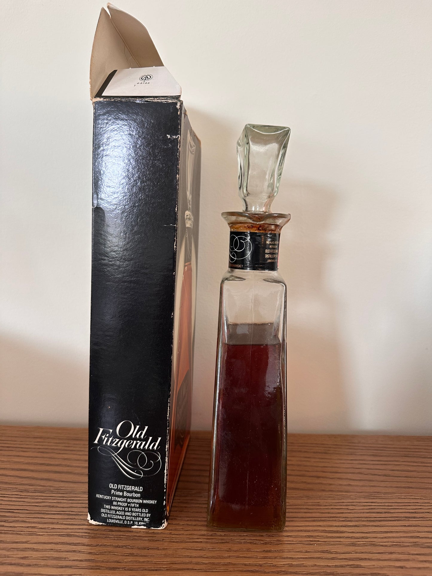 1976 Old Fitzgerald Prime Kentucky Straight Bourbon Whiskey Full Triangular Decanter 4/5 Quart